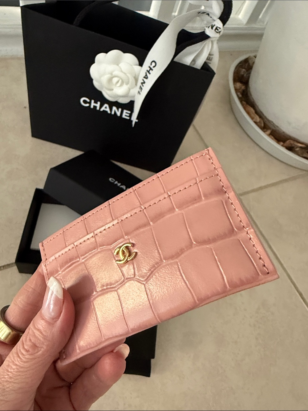 CHANEL Pink Croc-Effect Card Case with Gold CC - Picture 5 of 5